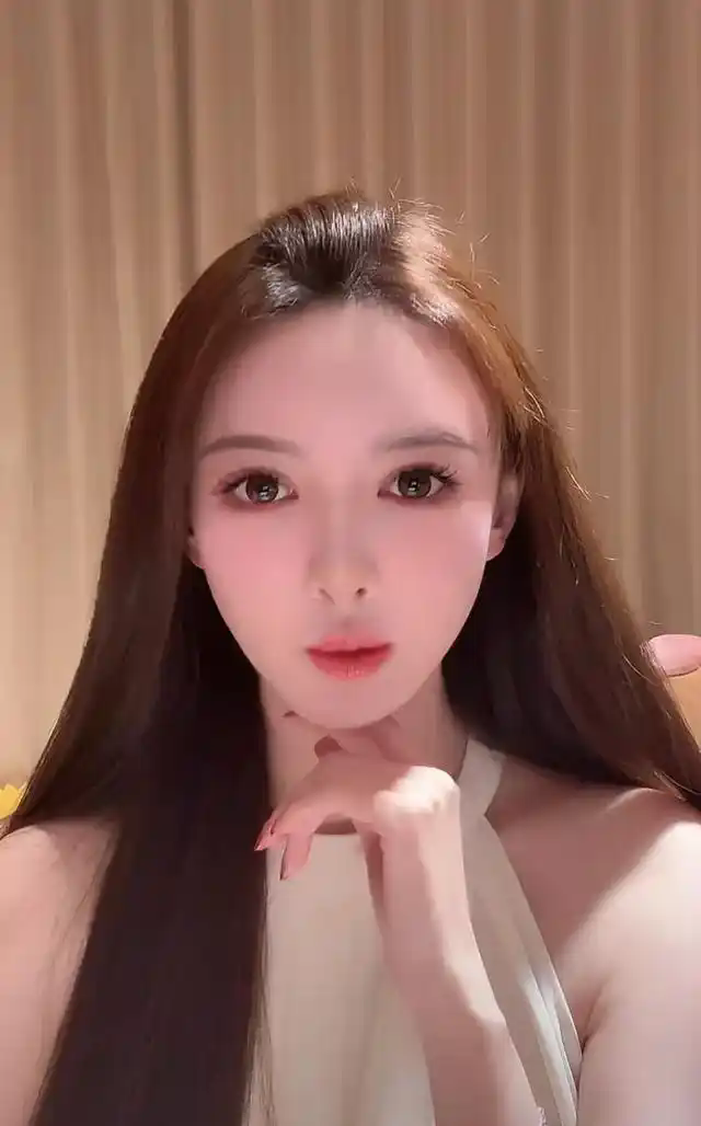 着叶珂的胳 着叶珂的胳